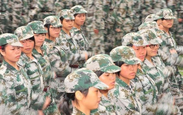 2012级新生军训阅兵特写【组图】