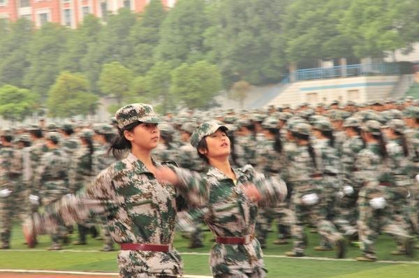 2012级新生军训阅兵特写【组图】