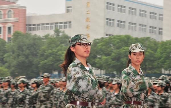 2012级新生军训阅兵特写【组图】