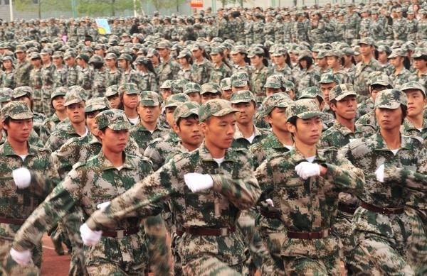 2012级新生军训阅兵特写【组图】