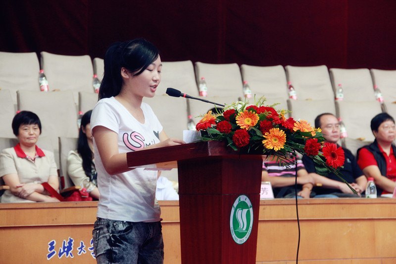 三峡大学科技学院举行2012级新生开学典礼