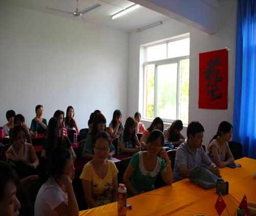 人文学院党总支召开学习楷模大会