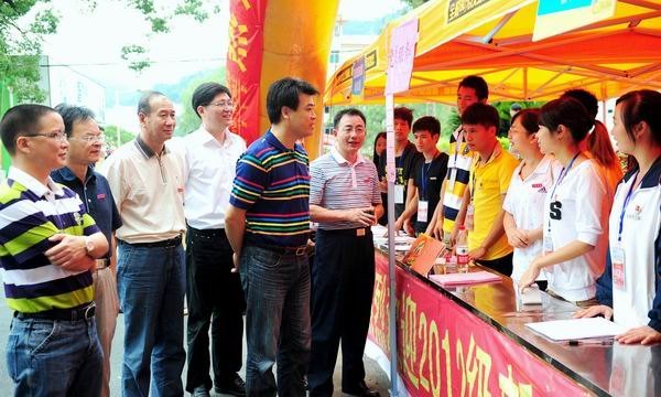 三明学院2012级新生顺利入学