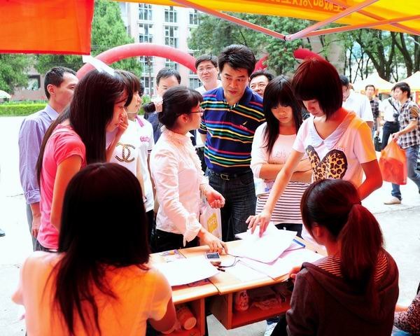 三明学院2012级新生顺利入学