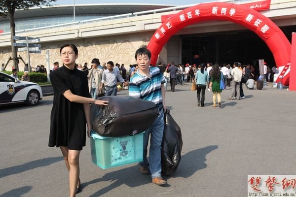 【图片新闻】:百年南艺喜迎新生