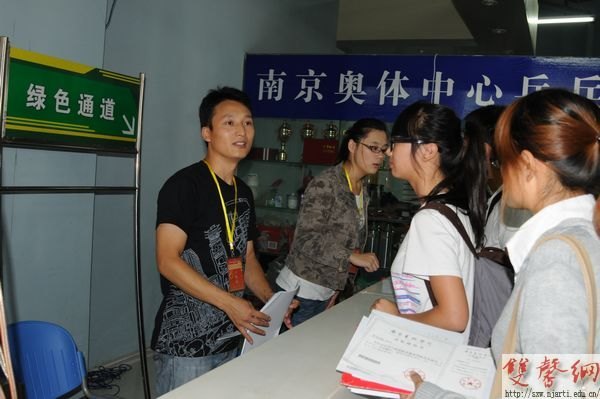 【图片新闻】:百年南艺喜迎新生
