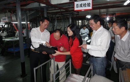 校民革支部成员赴卓驰机械考察