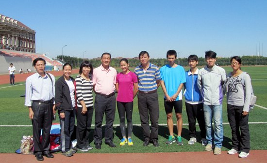 广西师范学院韦永丽同学在全国第九届大运会上为广西大学生体育代表团夺得首金