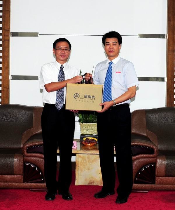 马国防书记会见廖宪文副校长等台湾贵宾