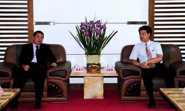 马国防书记会见梁卓中副校长等台湾贵宾
