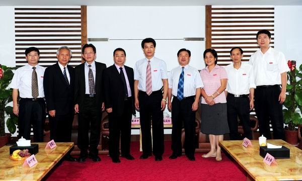 马国防书记会见梁卓中副校长等台湾贵宾