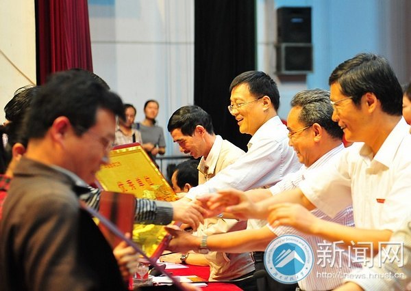 2012年教学工作会议暨教学表彰大会隆重召开