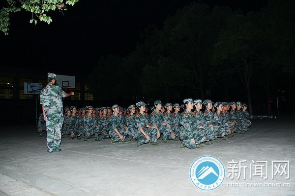 新生夜训依旧神采奕奕