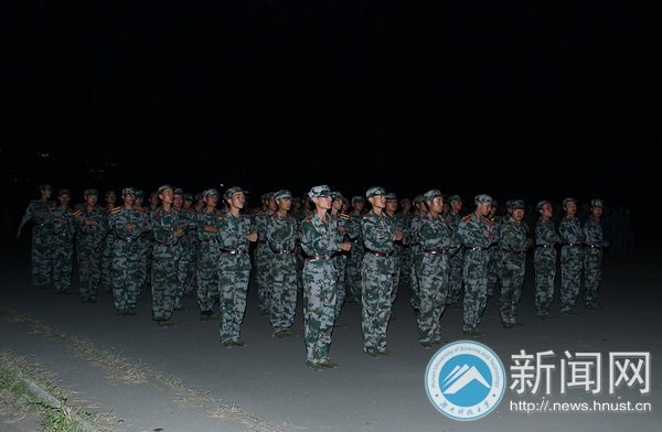 新生夜训依旧神采奕奕