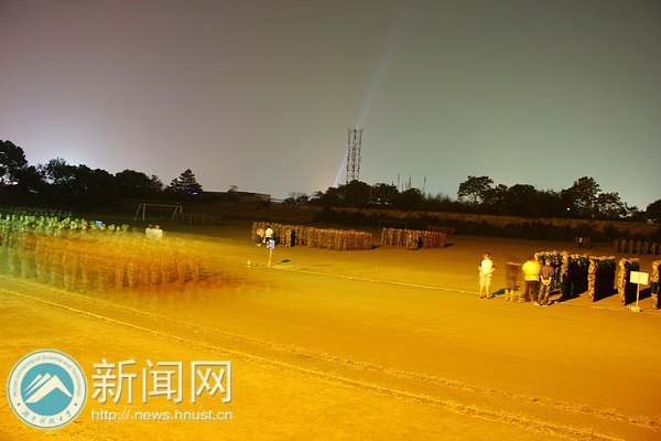 新生夜训依旧神采奕奕