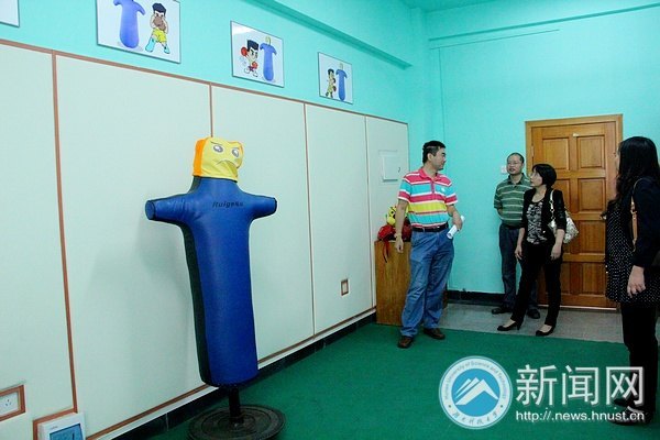湖南省合格心理咨询室建设项目专家组莅临湖南科技大学指导工作