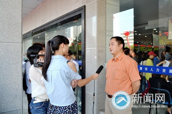 湖南科技大学组织百名2013届毕业生参加湘潭高新区企业人才专场招聘会