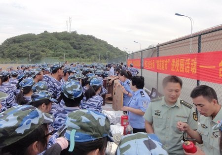 警校联动加强新生安全防范教育