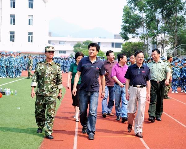 校领导看望慰问军训师生