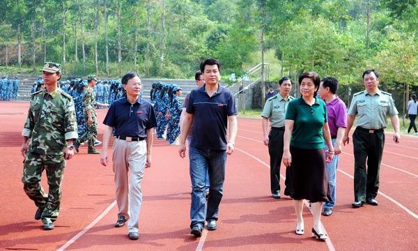 校领导看望慰问军训师生