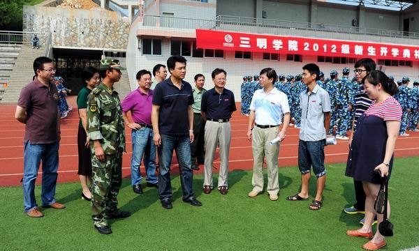 校领导看望慰问军训师生