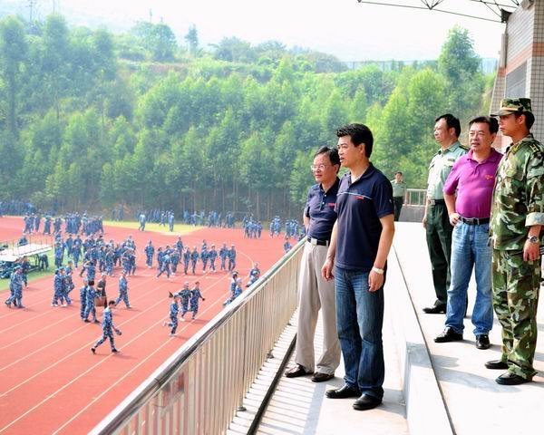 校领导看望慰问军训师生