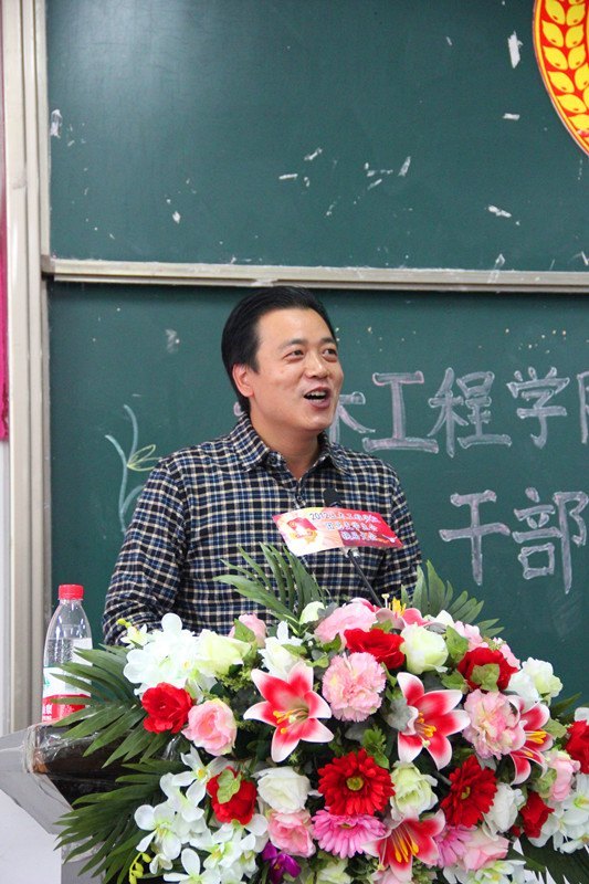 土木学院第四届团学干部换届大会圆满结束