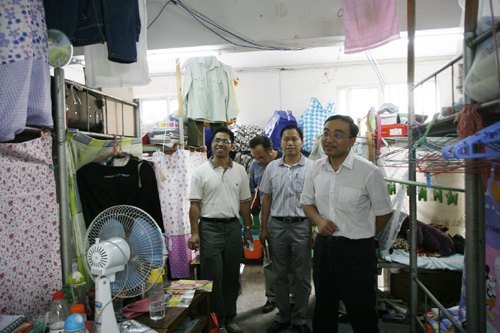 李仰智副院长率队检查两校区后勤保障工作
