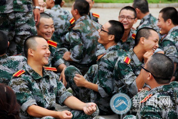 【科大聚焦】开学送三礼 不是“苹果”是军训