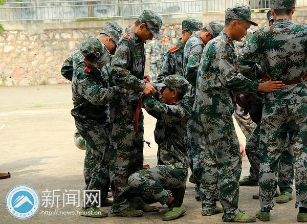 【科大聚焦】开学送三礼 不是“苹果”是军训