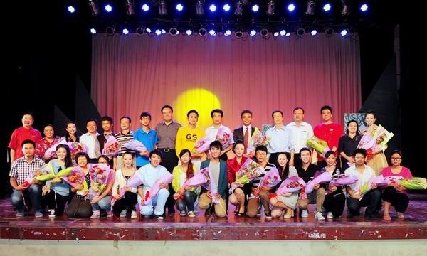 师生同看《上大学》第四场