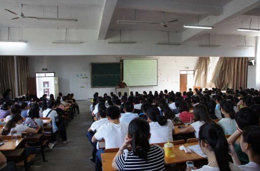 经济管理系抓学生党建促学风建设