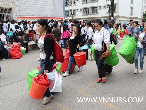 刘学民、王昆来等领导亲切看望慰问军训返校新生
