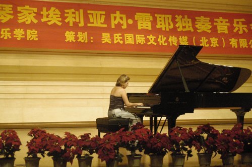 应音乐学院邀请 比利时钢琴家来校演出