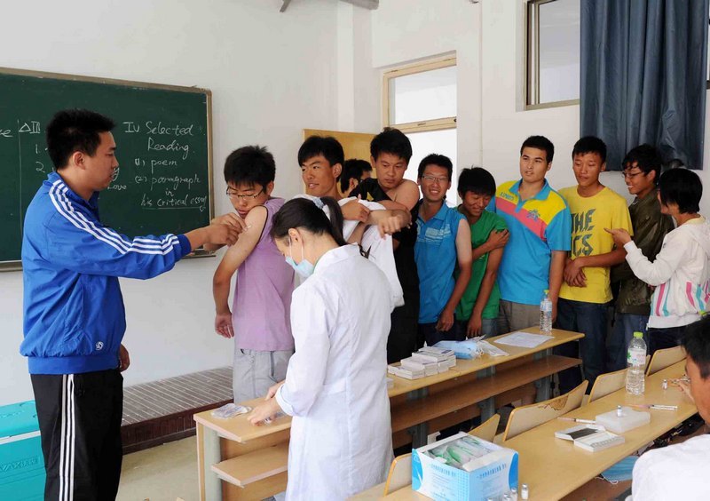 滨州学院2012级新生免费接种麻疹疫苗