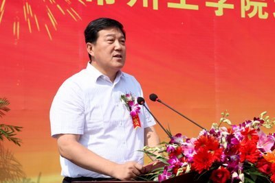 常州工学院北部新城新校区奠基 省市领导曹卫星阎立为奠基石揭彩 姚晓东讲话
