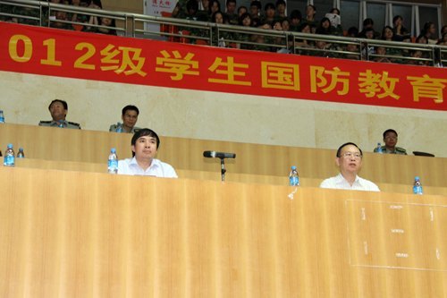 军事专家舒进军教授为惠州学院新生作军事专题报告会