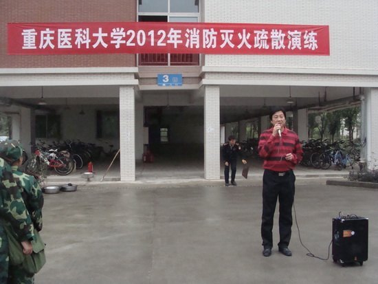 学校保卫处开展2012级新生消防安全知识培训和消防灭火疏散演练