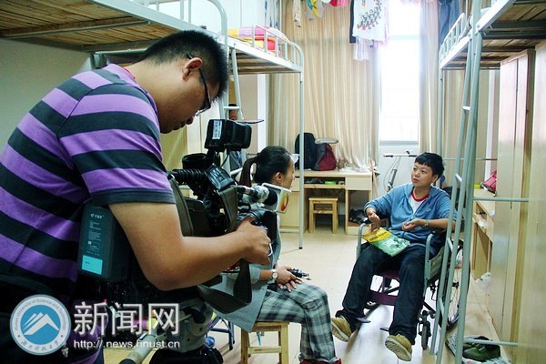 湖南卫视等多家媒体来校采访宋琼同学