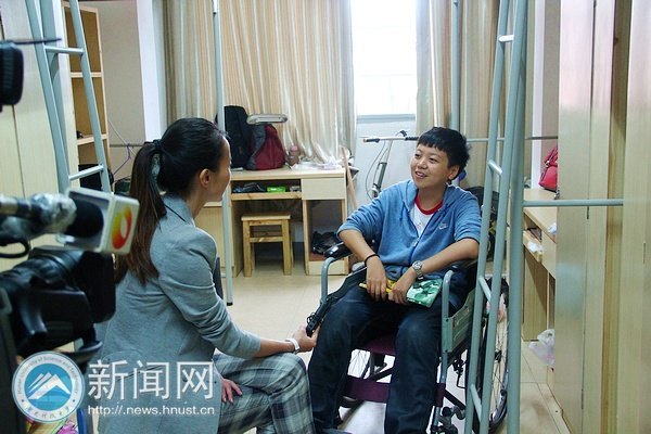 湖南卫视等多家媒体来校采访宋琼同学