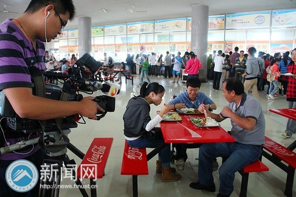 湖南卫视等多家媒体来校采访宋琼同学