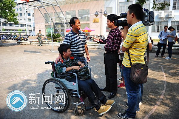湖南卫视等多家媒体来校采访宋琼同学