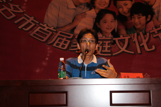 优秀校友谭四周为广东石油化工学院师生作就业指导报告