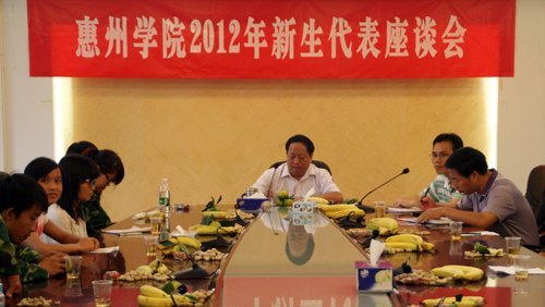 2012级新生代表座谈会昨举行