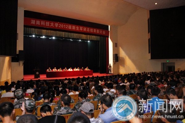 2012级新生军训总结表彰大会圆满召开