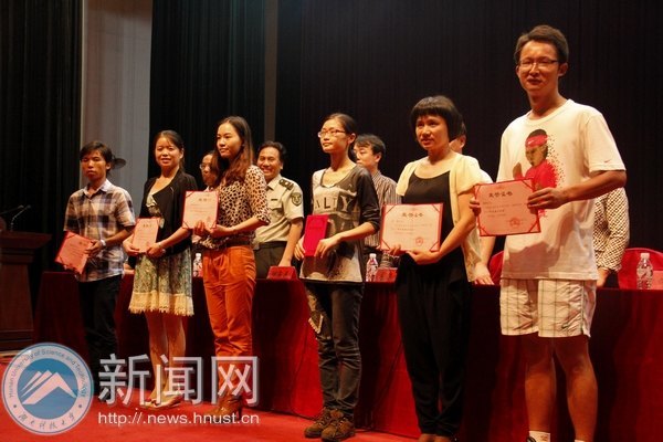 2012级新生军训总结表彰大会圆满召开