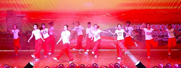 济南大学2012年“庆国庆·迎新生”文艺晚会隆重举行