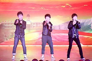 济南大学2012年“庆国庆·迎新生”文艺晚会隆重举行