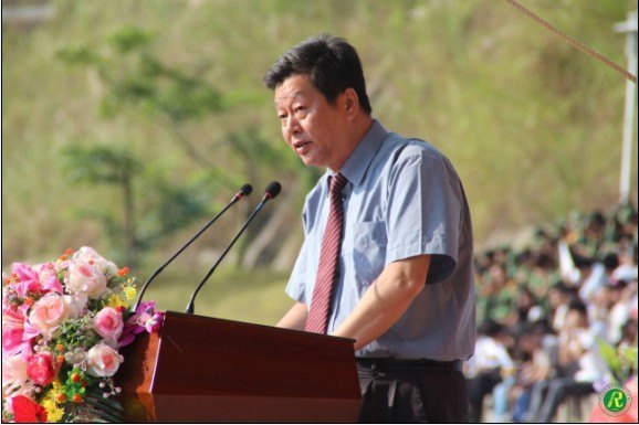 中山大学南方学院2012级学生军训阅兵式暨总结表彰大会顺利举行