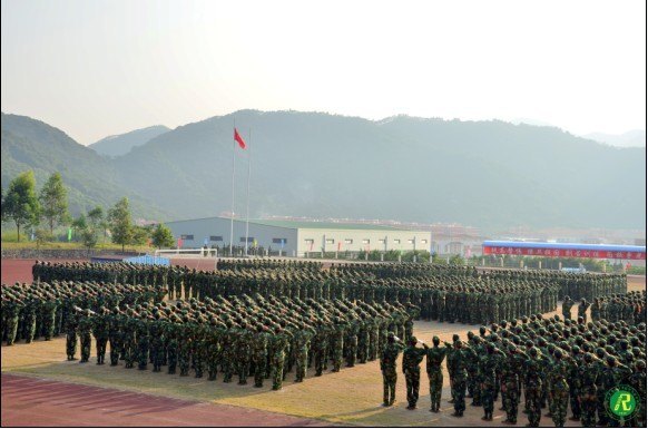 中山大学南方学院2012级学生军训阅兵式暨总结表彰大会顺利举行